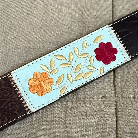 Floral Embroidered Leather Belt - Picture 2 of 6